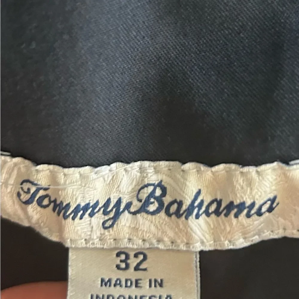 Tommy Bahama Men’s Navy Blue Flat Front Chino Shorts Size 32